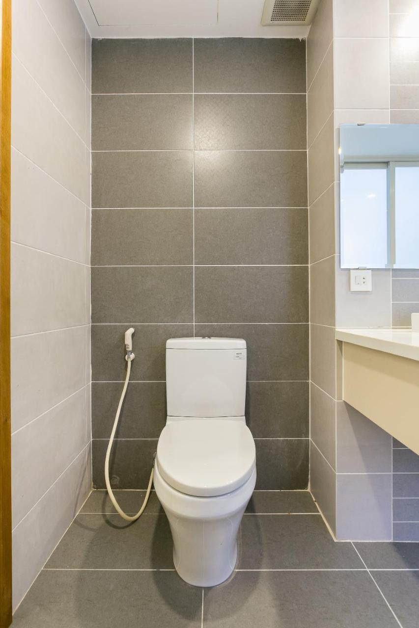Oyo 138 Aparthotel 18 Хошимин Экстерьер фото